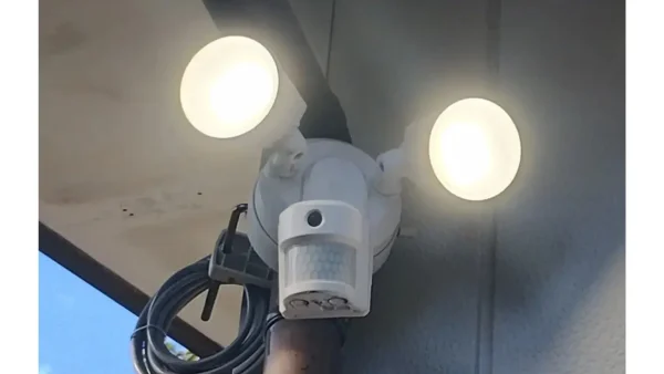 センサー付きライトの便利さとは？防犯・省エネに役立つ暮らしの味方