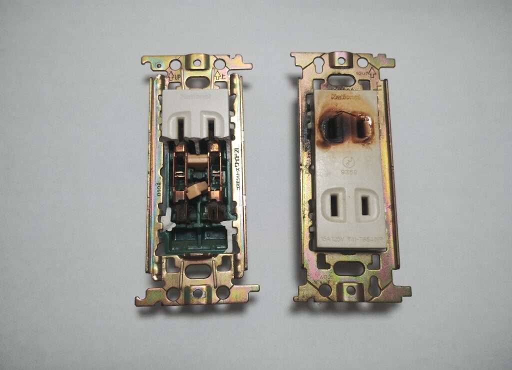 焦げ・かけたコンセント(コラム用)